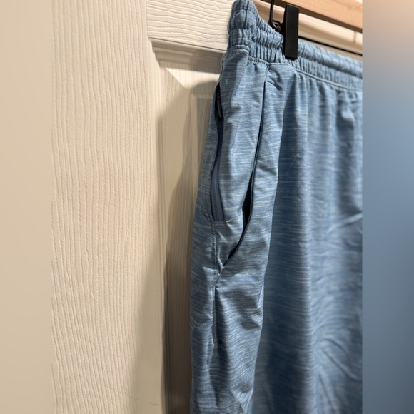 Lululemon Pace Breaker Short
Heather Allover Blue Cast Utility Blue-XXL - Picture 5 of 13